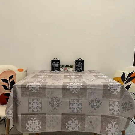 Cozy Tiny In Apartment